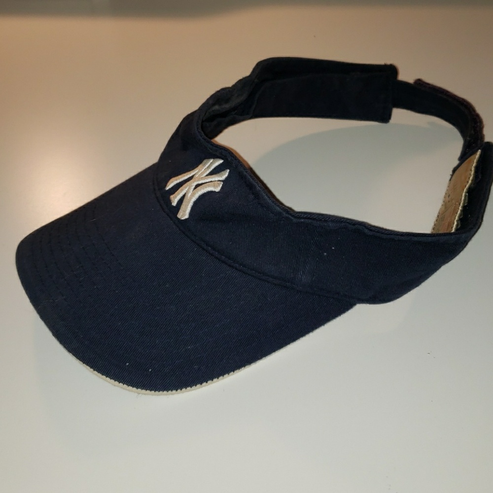Yankee visor